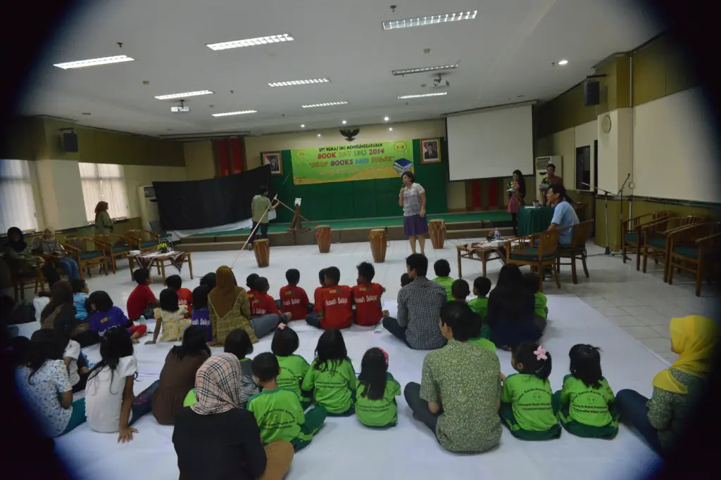 KSPA UNJ DAN HUMAS UNJ UNTUK HARI BUKU NASIONAL 6